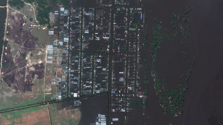 Satellite images of Nova Kakhovka Dam and flooding